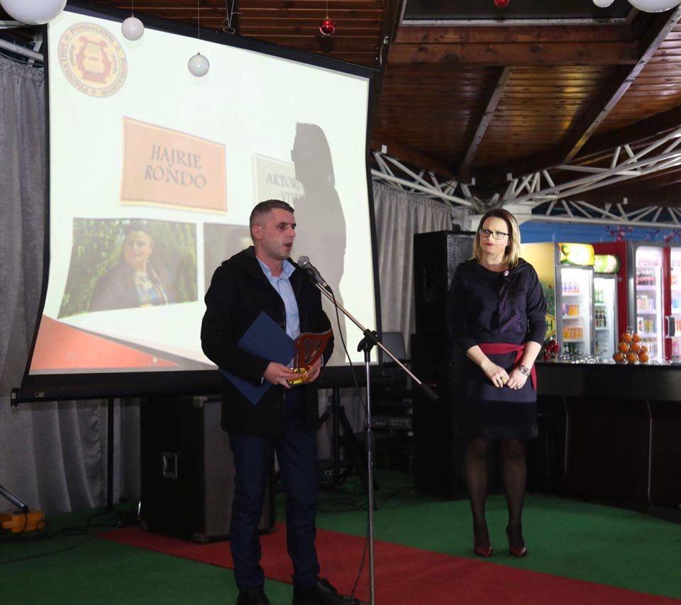 Shqipëria dekoron regjisorin europian Valton Jakupi, regjisori më i mirë i vitit, Naski Abdixhikun me çmimin e publikut