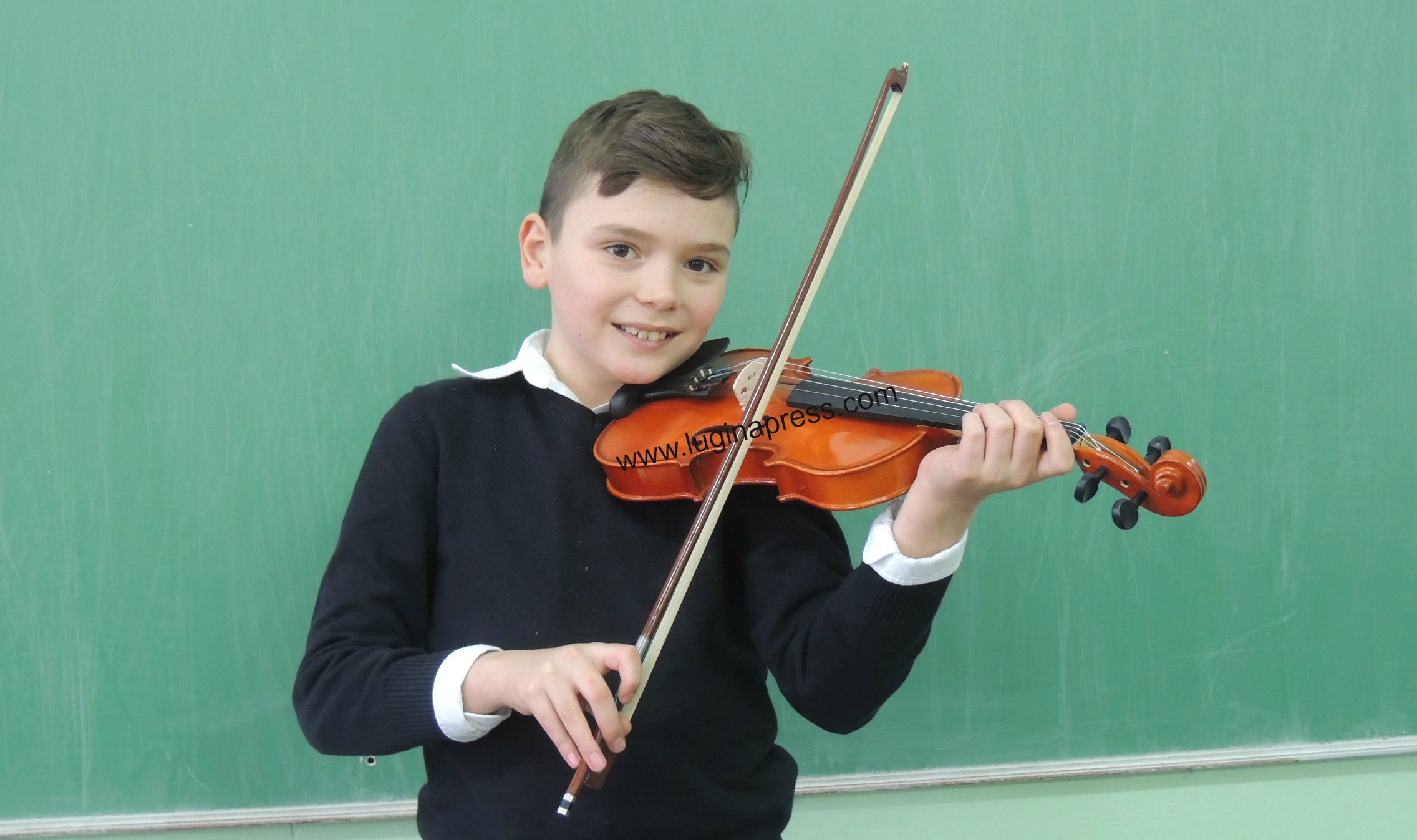 Pasioni  ndaj  violinës i  vogëlushit Shaip Ramadani nga Tërnoci(video)